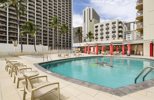 3 Convenient Units, The Twin Fin Hotel, Ocean Front Two Doubles with Lanai