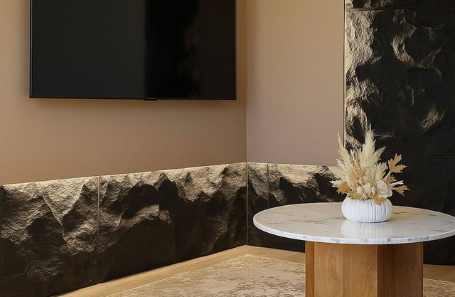 3 KING Beds & Free parking Central Place