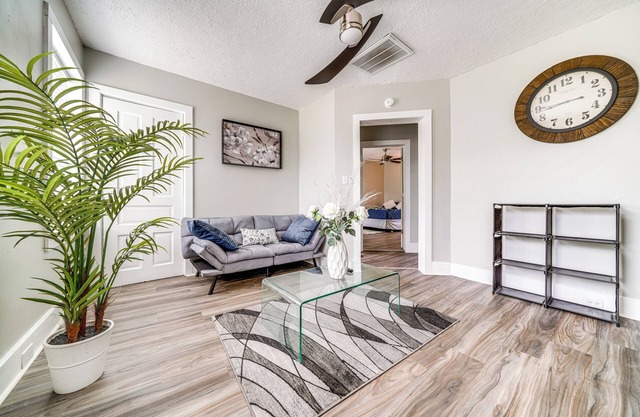 3 Mi to Dtwn: Cozy Apt w/Yard in Louisville!