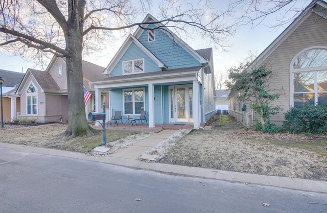 3 Mi to Dtwn Memphis: Charming Family Home!