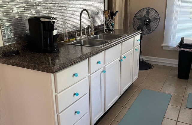 3 miles 2 MSU, 2 to downtown, 1 to Sparrow hospital,3 blks to hwy, 2 bdrm, pets.