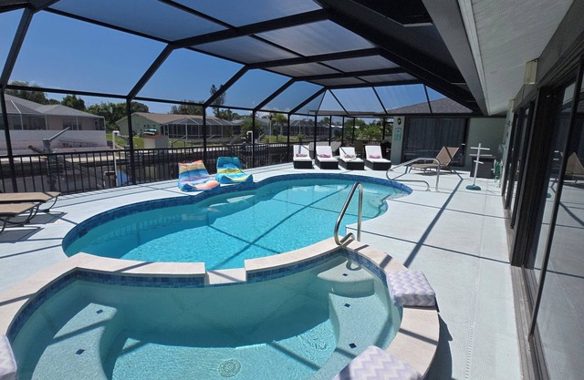 3 Miles from Beach! Beautiful Canal Home, 3 Bed/3 Bath, heated pool and spa