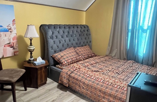 3 or 4Br/2Bath Boutique Luxury Collection EXCLUSSIVE Entire Home