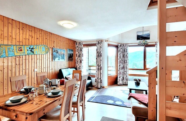 3-room apartment at the slopes with parking and WiFi