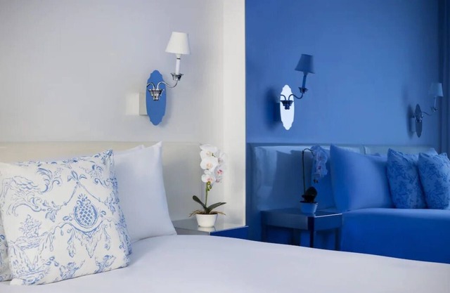 3 Spacious Units! Parking, Pets Allowed Close to Elizabeth Street Garden!