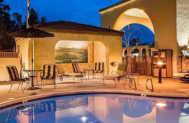 3-Star Hotel ∙ Best Western Dry Creek Inn
