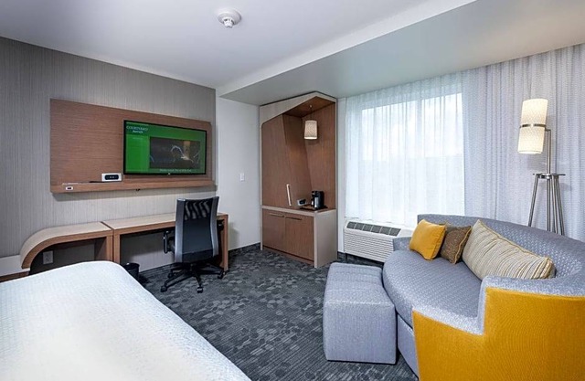 3-Star Hotel ∙ Courtyard by Marriott Boston Littleton
