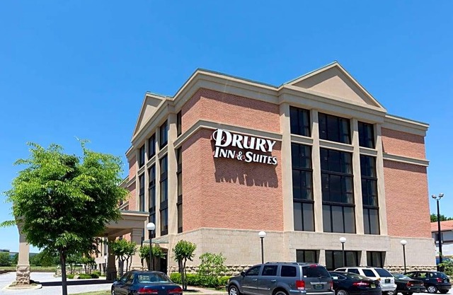 3-Star Hotel ∙ Drury Inn & Suites Birmingham Lakeshore Drive