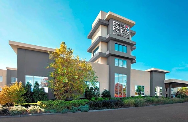 3-Star Hotel ∙ Four Points by Sheraton Melville Long Island