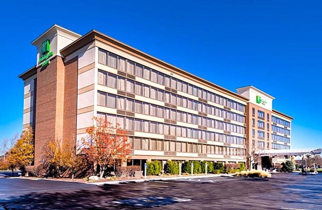 3-Star Hotel ∙ Holiday Inn Hotel & Suites Warren, an IHG Hotel