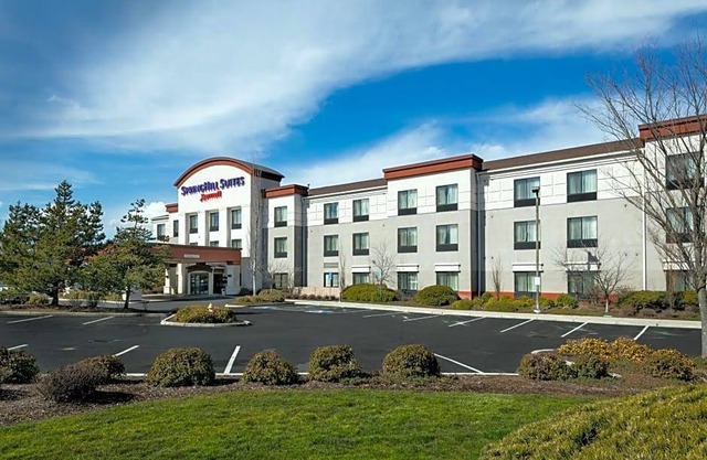 3-Star Hotel ∙ SpringHill Suites by Marriott Medford