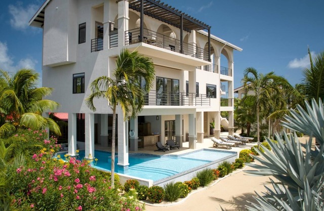 3-Story 4BR Waterfront Villa w/Sunset Views