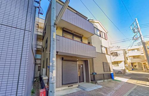 3 Story Private House, 7 Min Walk to Yamanote Line Direct to Shinjuku, Ikebukuro, Shibuya