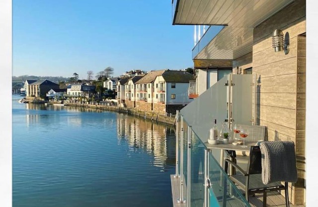 3 The Boatyard - Luxurious waterside 4 bed townhouse, lift, parking