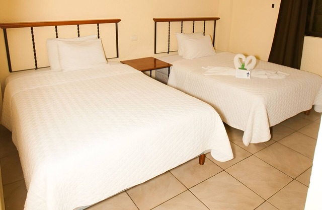 3 Unist | Charming Poolside Stay | Mexican Hacienda Style Near Mercado 28