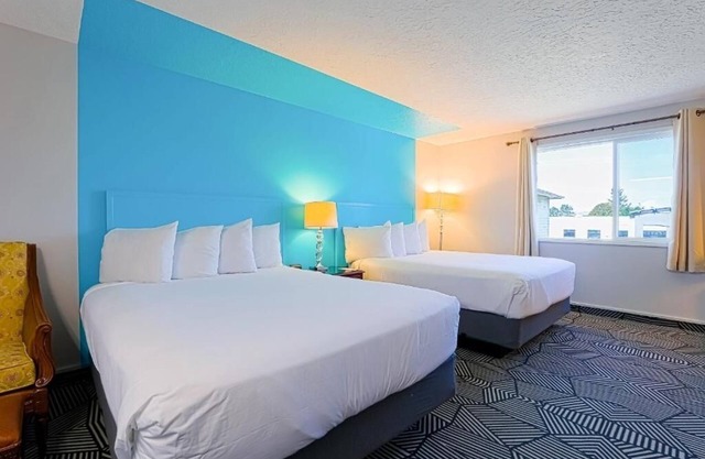 3 Units! Walk to Fun Attractions! Seaside Carousel Mall, Seaside Promenade