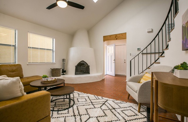 30-DAY MIN STAY 3Bed/3Bath in Quiet Neighborhood