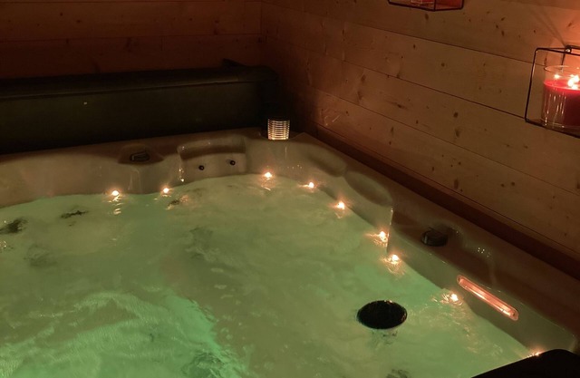 30 m2 detached house at the bottom of our garden with private jacuzzi