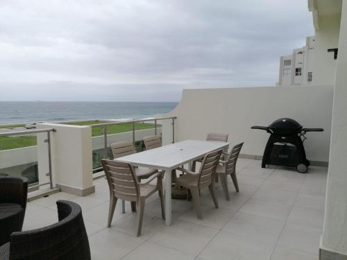 307 Bermudas - by Stay in Umhlanga