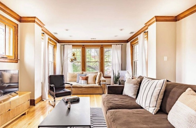 31+Day Stay. 20 min Drive to Midway, South Loop, Beach, & Museums.