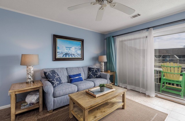 320 Breakers: Penthouse, Waterfront Villa. 1 Bed. 1 Bath. Sleeps 4.