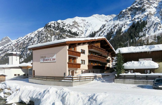 322 m² Apartment ∙ 10 bedrooms ∙ 25 guests