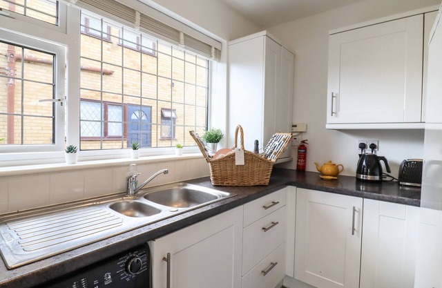 35 SEABOURNE WAY, pet friendly, country holiday cottage in Dymchurch