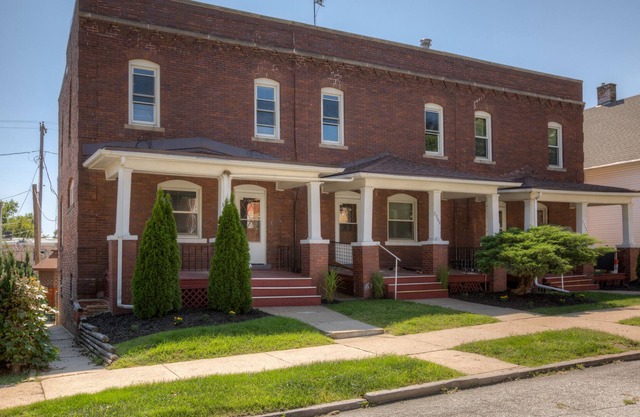 3509 Fabulous Midtown Townhome! Walk to TWO entertainment districts!