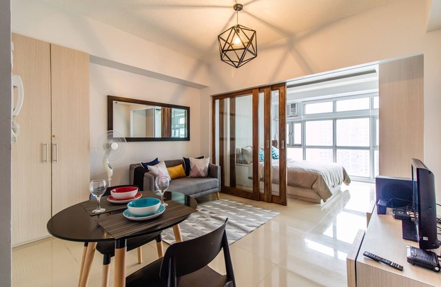 36 square meter studio converted into cozy 1 B/R - Greenbelt