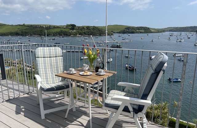 36 THE SALCOMBE, with pool in Salcombe