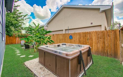 3BD Historic Charm x Modern Amenities w Hot Tub