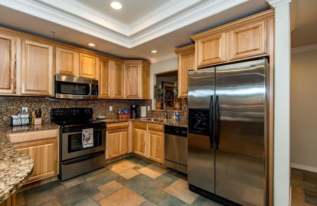 3BD Riverfront Casino View Pool Spa Beach Private boat launch, BBQ's 3i