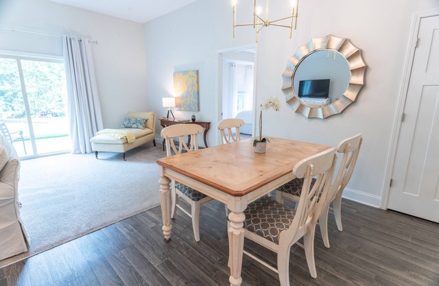 3Bed/2Bath Ritzy 3 of 3