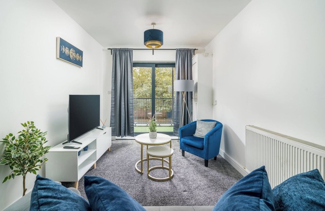 3Bed by Canning Town Stn/Balcony/Central Location