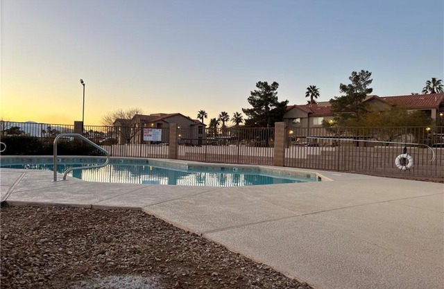 3bedroom with pool, garage access unit 1