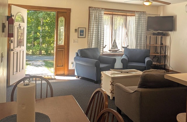 3Bedroom2Bath CarriageHouse Pet Friendly