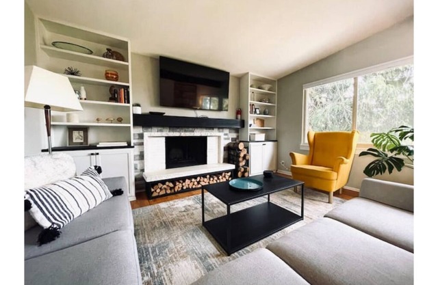 3BR/1BA Mid-century Birch Haven