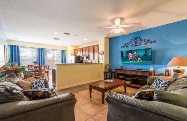 3BR/3BA Townhome, only 1.5miles to Disney