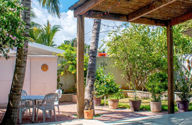 3BR, 3Bath - Steps from the beach!