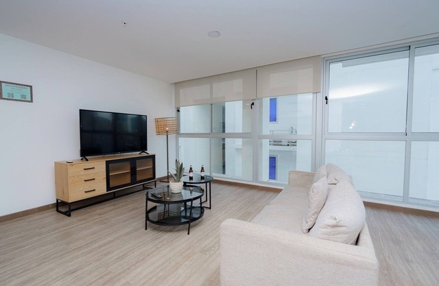 3BR Apt Cityview parking/balcony