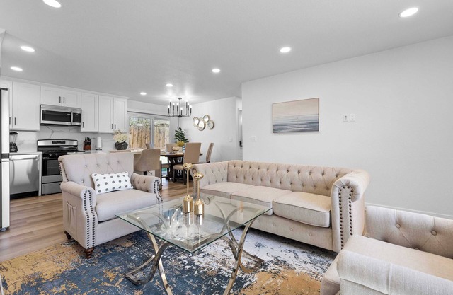 3BR Charming Home|WiFi|AC|Mainfloor Bedroom #42069