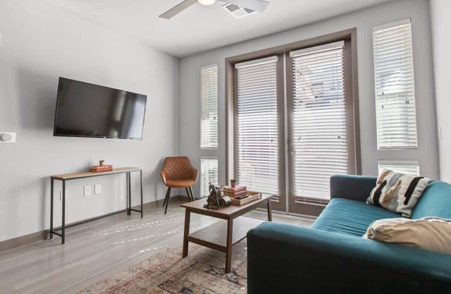 3BR Cozysuites RORO Pool, Pets, Parking! 6&12