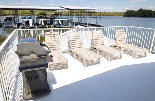 3BR Floating Cabin 2: Dog Friendly!