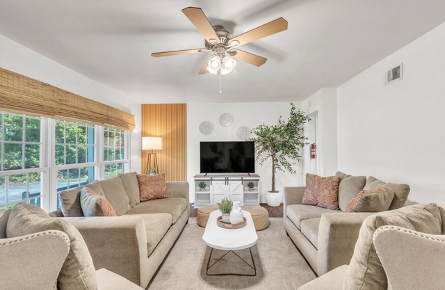 3BR Near River St & Forsyth | Porch + Parking