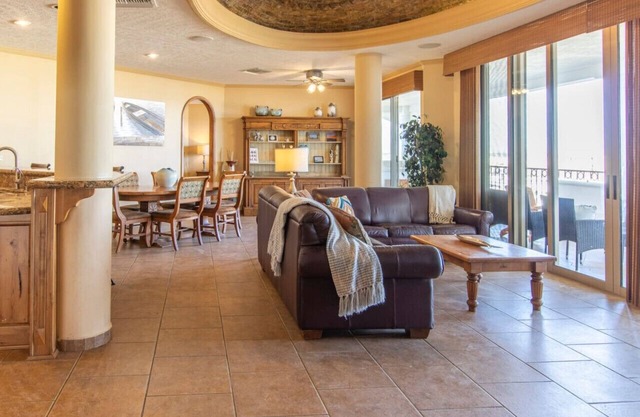 3BR Penthouse over Beautiful Sea