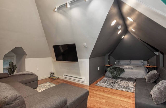 3min>Walnut:UPMC Shadyside:3min>CMU:Full Kitchen