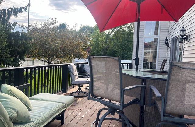 4,000+ sq. foot house on a quiet cul-de-sac about 15 minutes from ND campus!