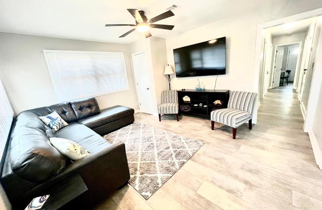 4/2 Home Close to Beach, Centrally located!