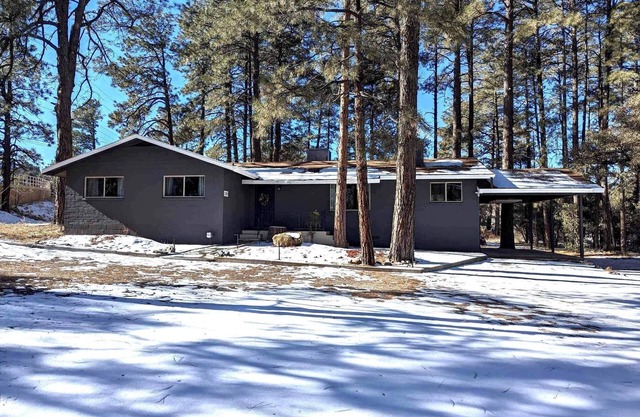 4 Bdrm - 2 Ba - 5 Min to Whiskey Row + Arcade + Fire Pit + EV Charger + Pets!