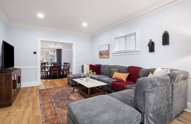 4 Bed 2 Bath Walk to Lakewood Restaurants & Shops